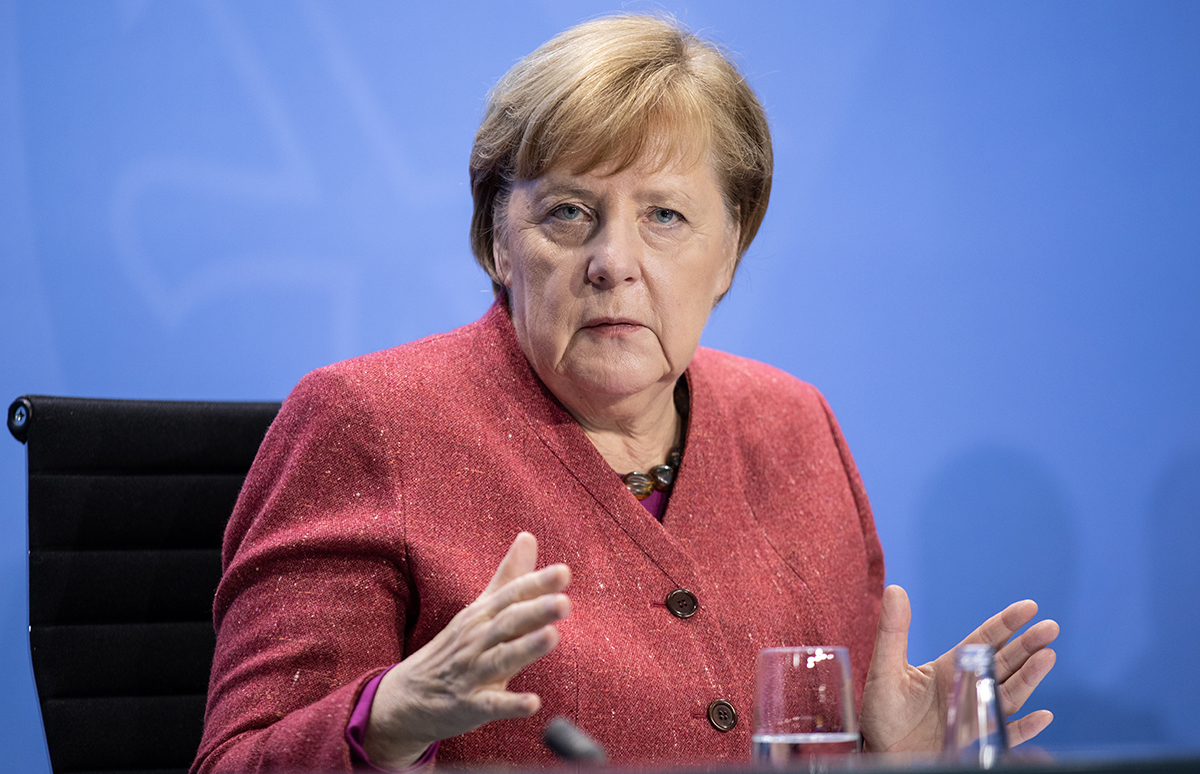 Merkel'den Almanya ekonomisiyle ilgili a��klama: Salg�n kontrol alt�na al�n�rsa...