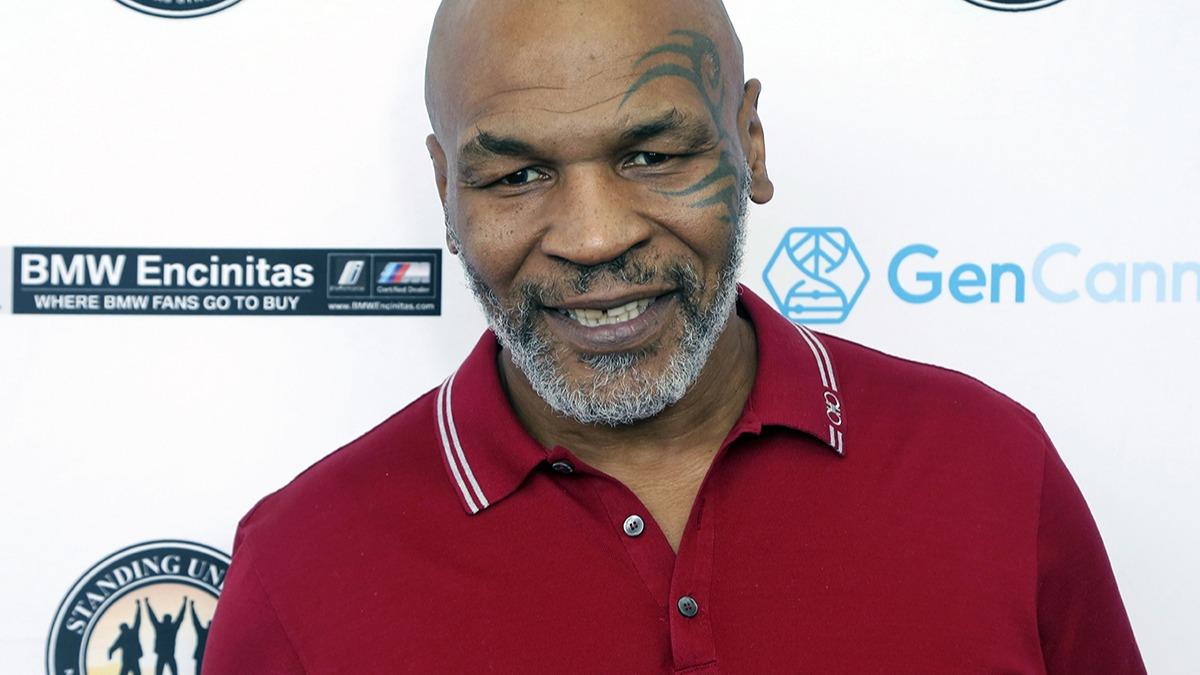 Mike Tyson, Roy Jones mayla 15 yl sonra ringlere dnyor