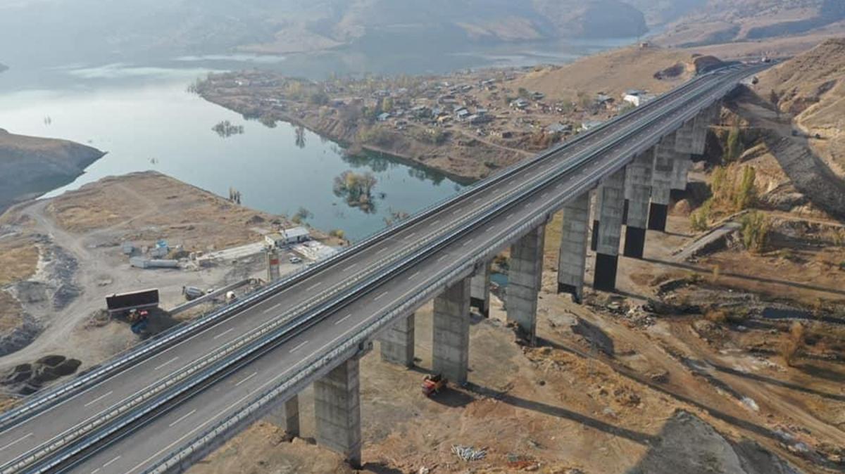 Yeni yaplan Kars-Erzurum kara yolunun bir ksm ulama ald