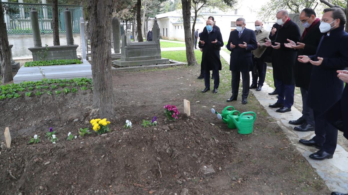 Cumhurbakan Erdoan, Akam Gazetesi Yazar Ahmet Keke'in mezarn ziyaret etti