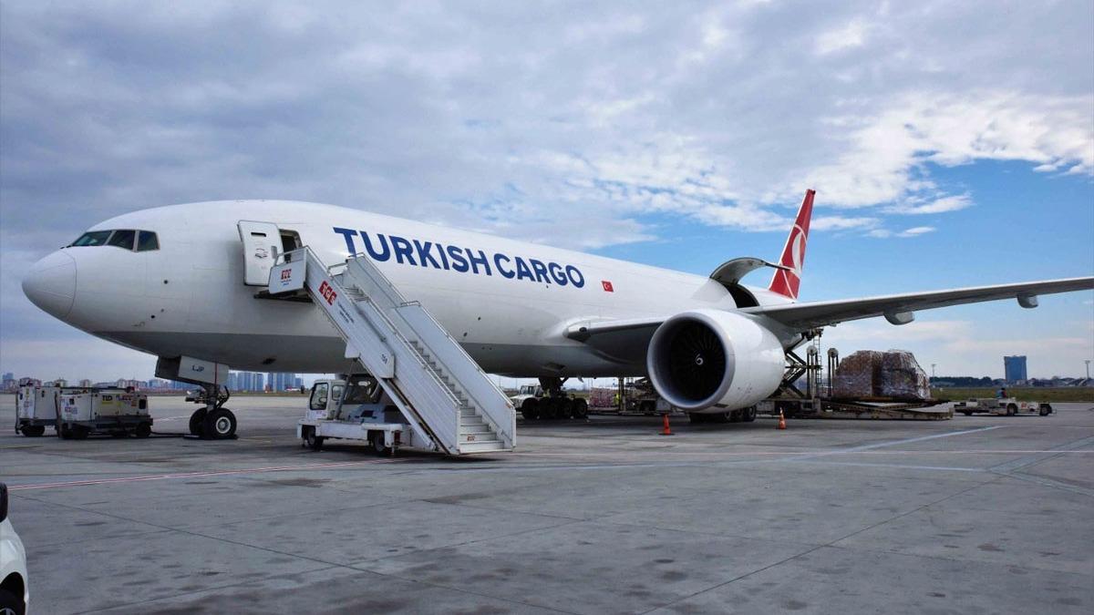 Turkish Cargo, ktalar aras kurduu hava kargo kprsyle Kovid-19 alarn tayor
