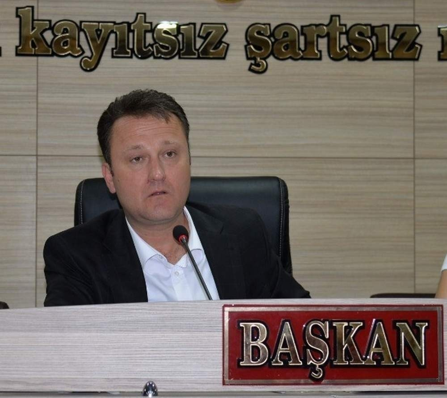 �zmir'de Menemen Belediye Ba�kan� Aksoy ile 23 ki�i g�zalt�na al�nd�