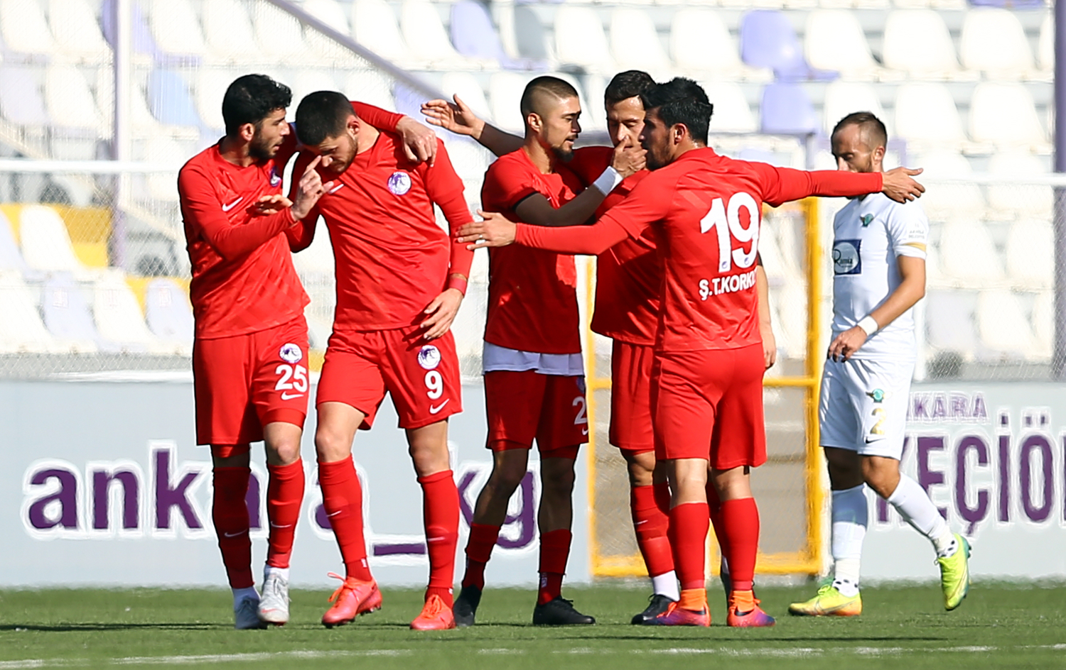 Ke�i�reng�c�, Akhisarspor'u gole bo�du!