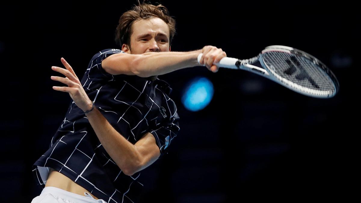 Medvedev, Nadal' yenerek finale ykseldi