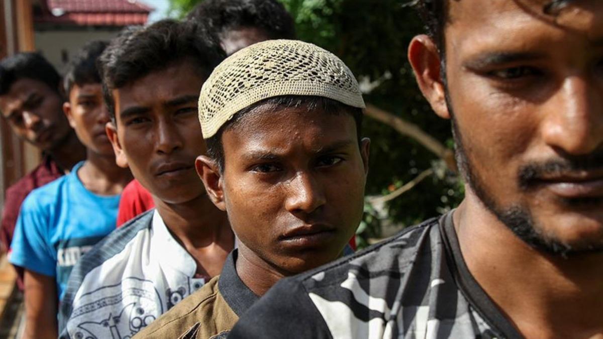 Myanmar'n Arakan katliamn protesto edenlere gzalt 