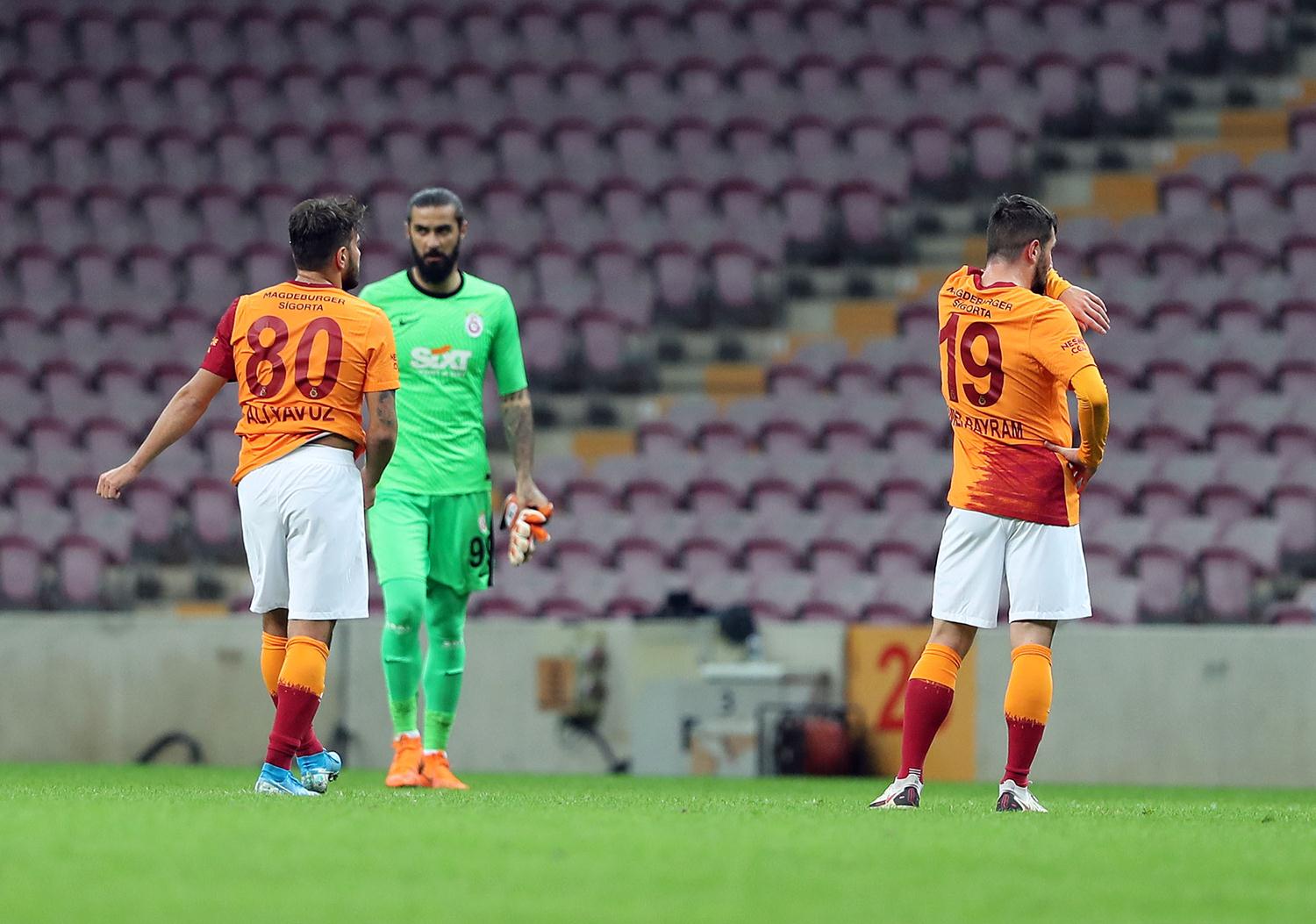 Galatasaray'da kaleci Fatih �zt�rk g�ven vermiyor