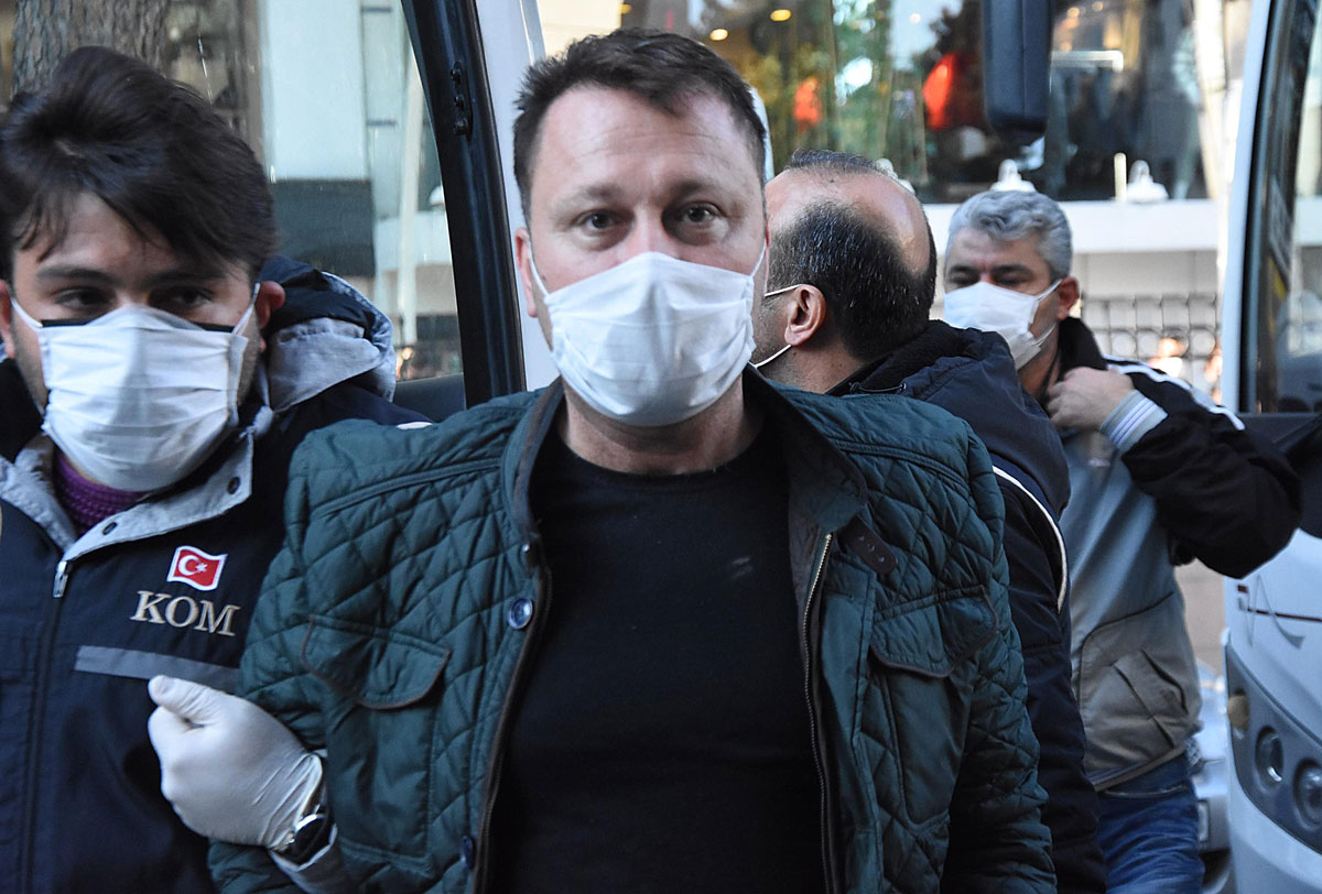 G�zalt�na al�nan CHP'li Menemen Belediye Ba�kan� Serdar Aksoy tutukland�