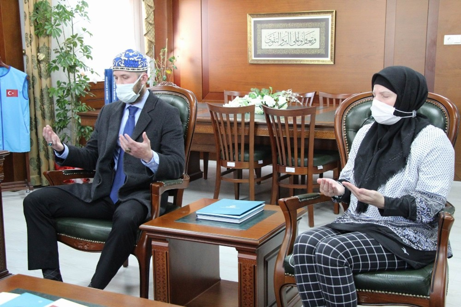 Kapadokya'da ezan sesini duyan ABD'li anne ve o�lu �slamiyet'i se�ti
