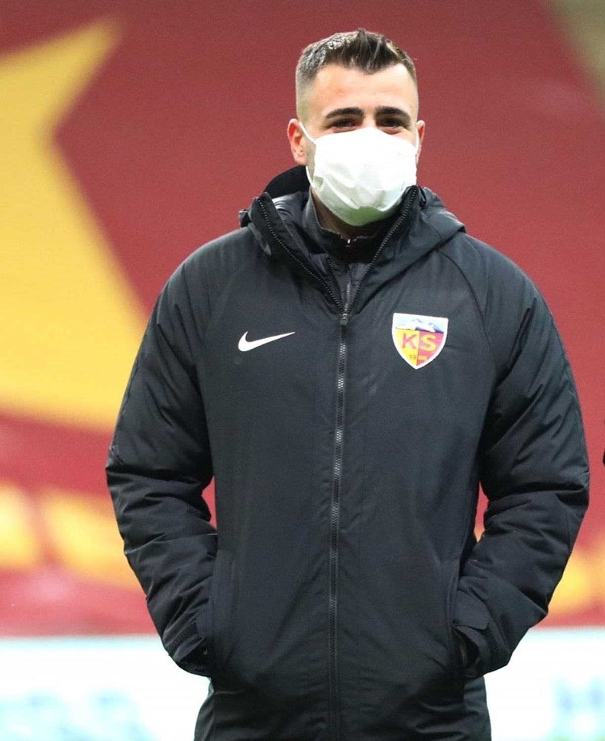 Samet Aybaba'da Hasan H�seyin Acar'a kesik!