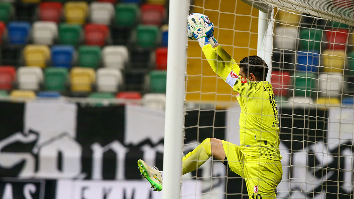 Bal�kesirspor'da kaleci Atilla �zmen 8 hafta yok