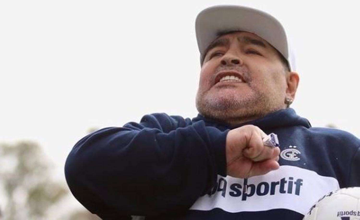 Futbol efsanesi Maradona, hayat�n� kaybetti