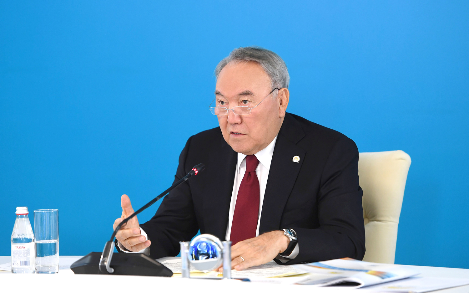 Nazarbayev'den Bat�l� �lkelere tepki