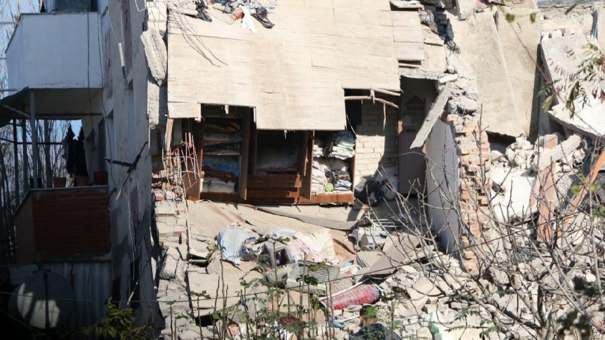 Arnavutluk'taki byk depremin zerinden bir yl geti... Trkiye'den byk destek