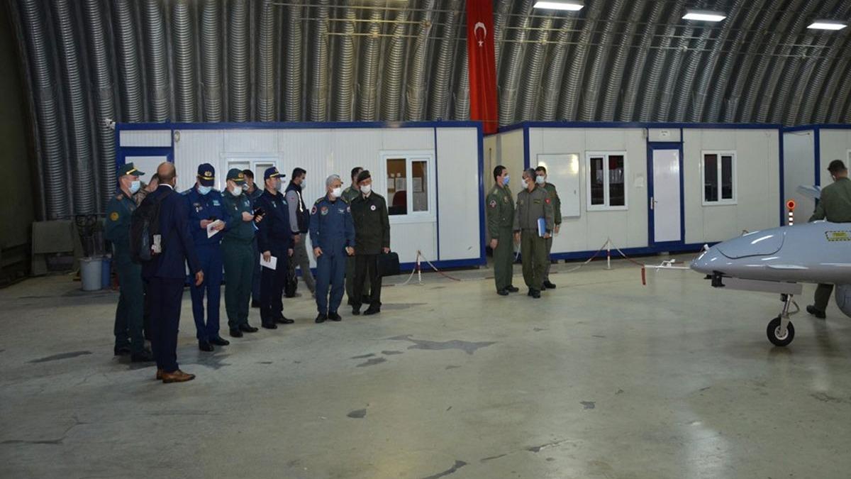 Kazakistan Savunma Bakanlndan bir heyet TSK'nn HA ssn ziyaret etti 
