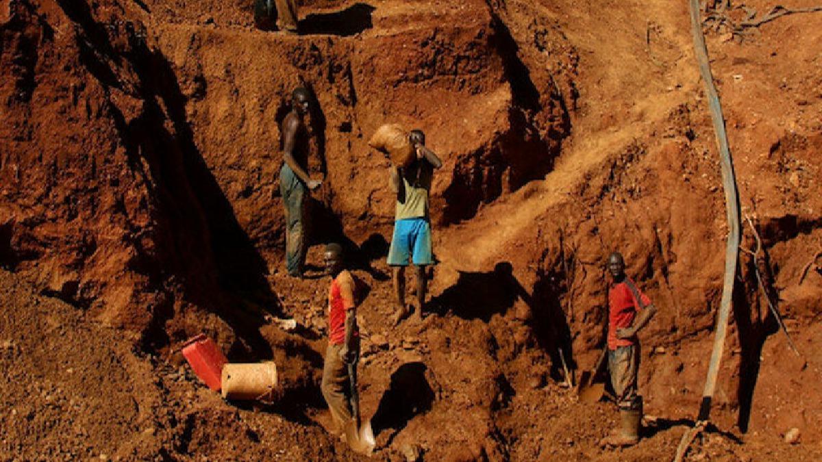 Zimbabve'de altn madeninde facia! Onlarca kii gk altnda kald