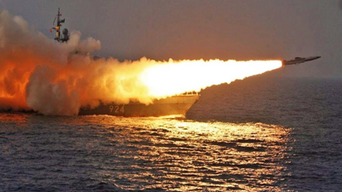 Zirkon sesten 8 kat h�zl� giderek 450 km mesafeden hedefi vurdu