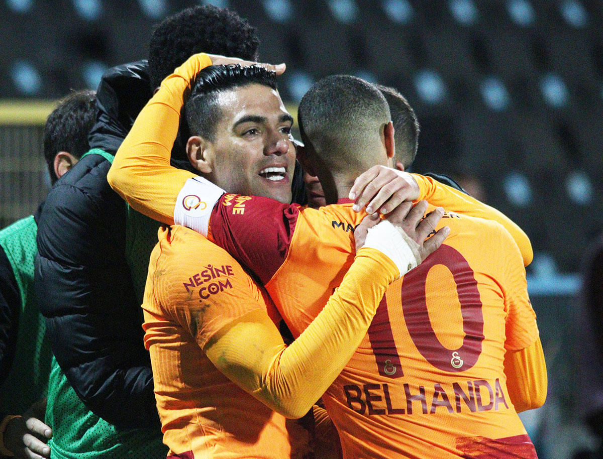�aykur Rizespor ma�� �ncesi Galatasaray'a Falcao'dan k�t� haber