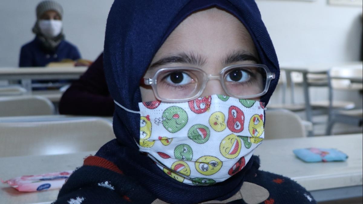 11 yandaki Suriyeli Remin'in okuma azmi takdir topluyor