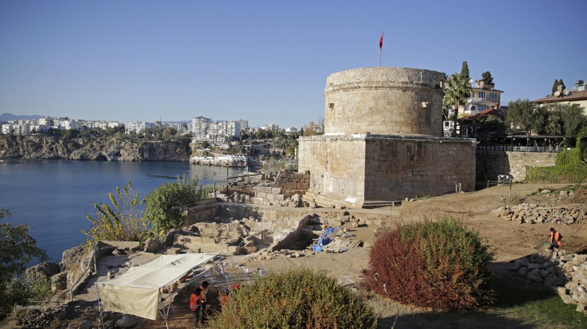 Antalya'da arkeolojik kazda 93 yllk buz fabrikas kalntlar bulundu