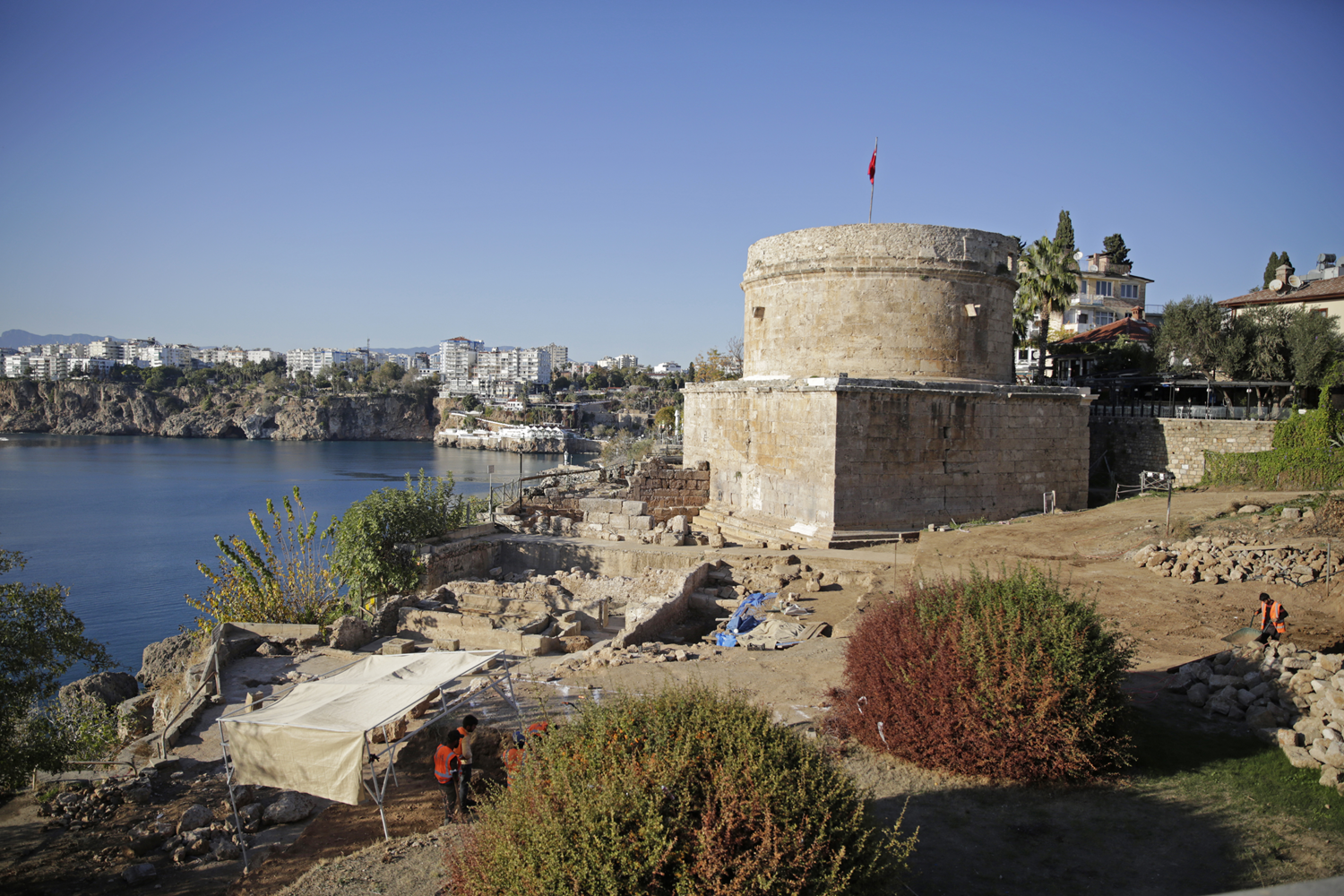 Antalya'da arkeolojik kaz�da 93 y�ll�k buz fabrikas� kal�nt�lar� bulundu