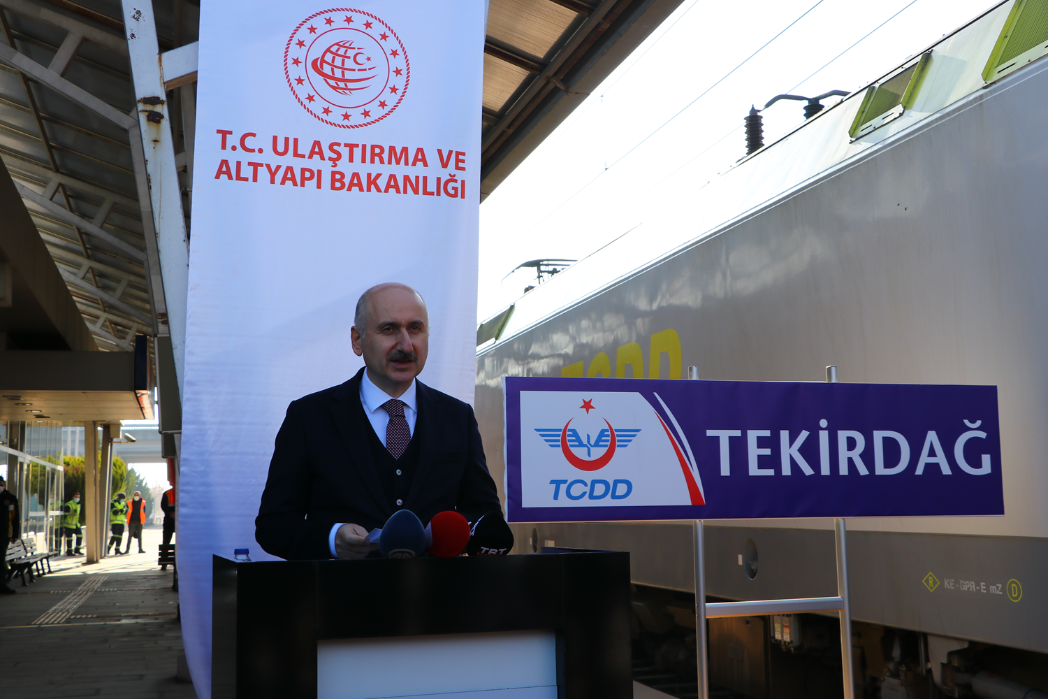 Bakan Karaismailo�lu: Projenin tamamlanmas�yla seyahat s�resi 4 saatten 1 saat 20 dakikaya d��ecek