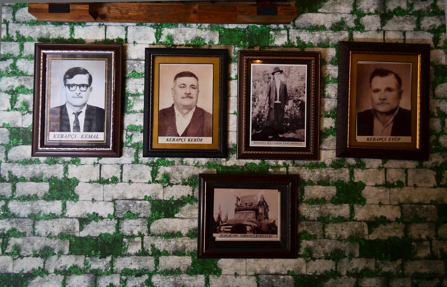 102 y�ll�k d�kkanda 3 ku�akt�r Tarsus kebab� yap�yorlar: O�lum da torunuma devredecek