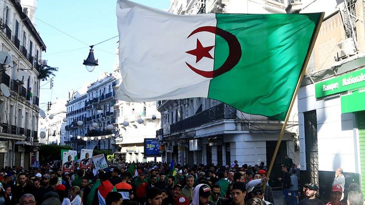 Cezayir'den Fransa tepkisi: Bu saldrlar arszlk 