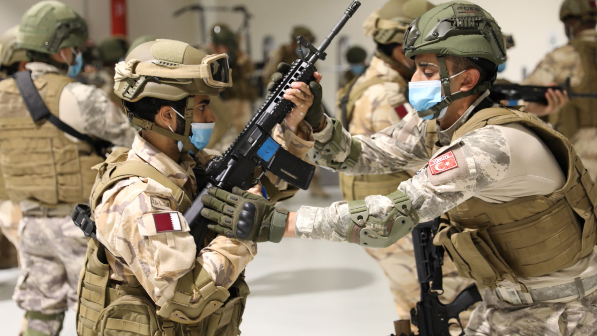 MSB'den Katarl� komandolara e�itim!