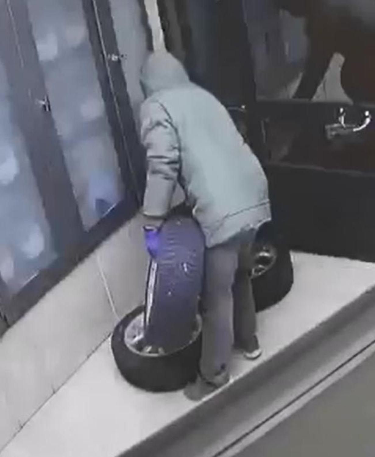 Bodrumdan k��l�k lastikleri b�yle �ald�lar