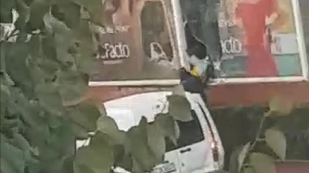 Gpegndz AVM'deki maazann camnn krp soygun yaptlar