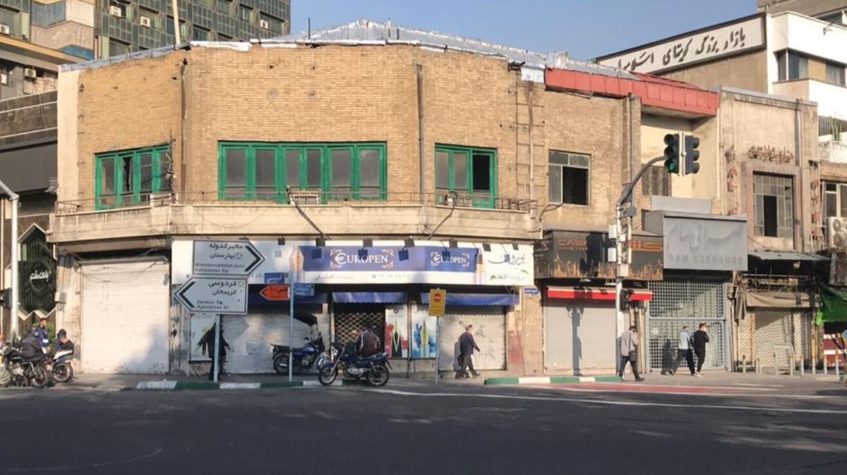 ran, Kovid-19 tedbirleri kapsamnda ar ve pazarlar kapatt
