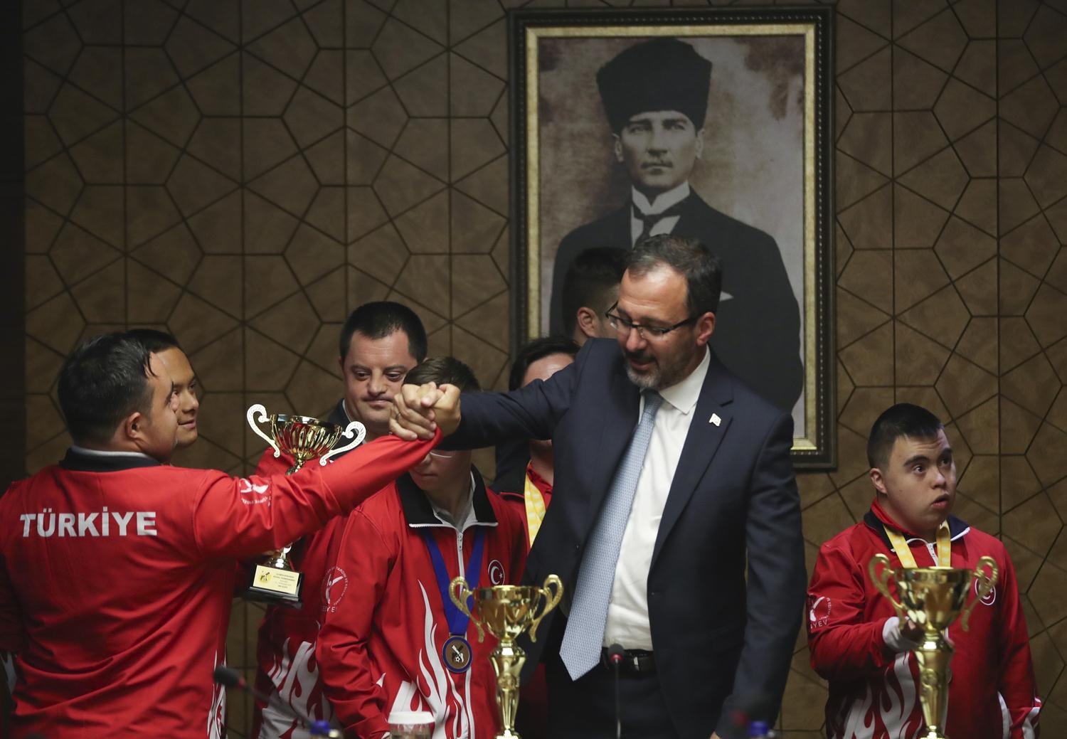 Bakan Mehmet Muharrem Kasapolu'ndan Dnya Engelliler Gn aklamas