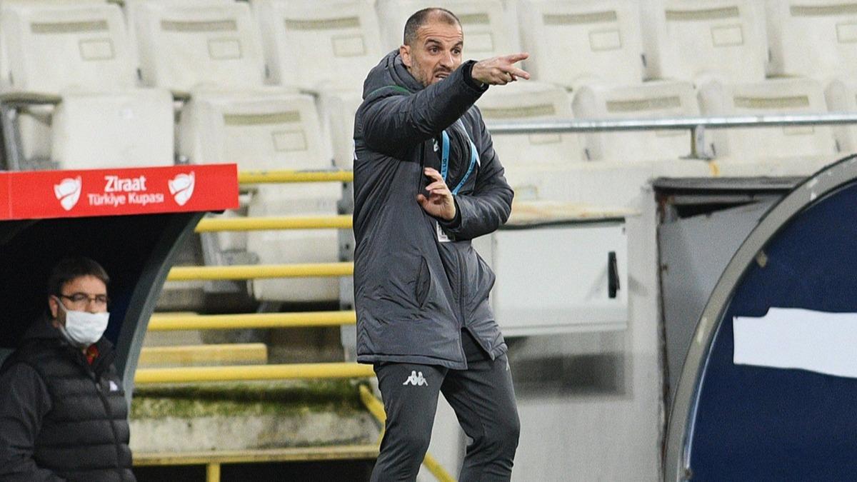 Bursaspor'un hocas Mustafa Er geen sezonu aratyor