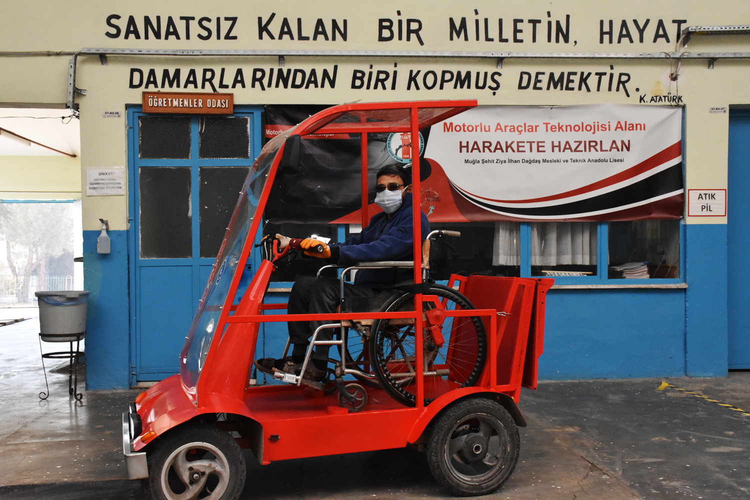 Meslek lisesi ��retmenlerinden engellilerin hayat�n� kolayla�t�racak tasar�m