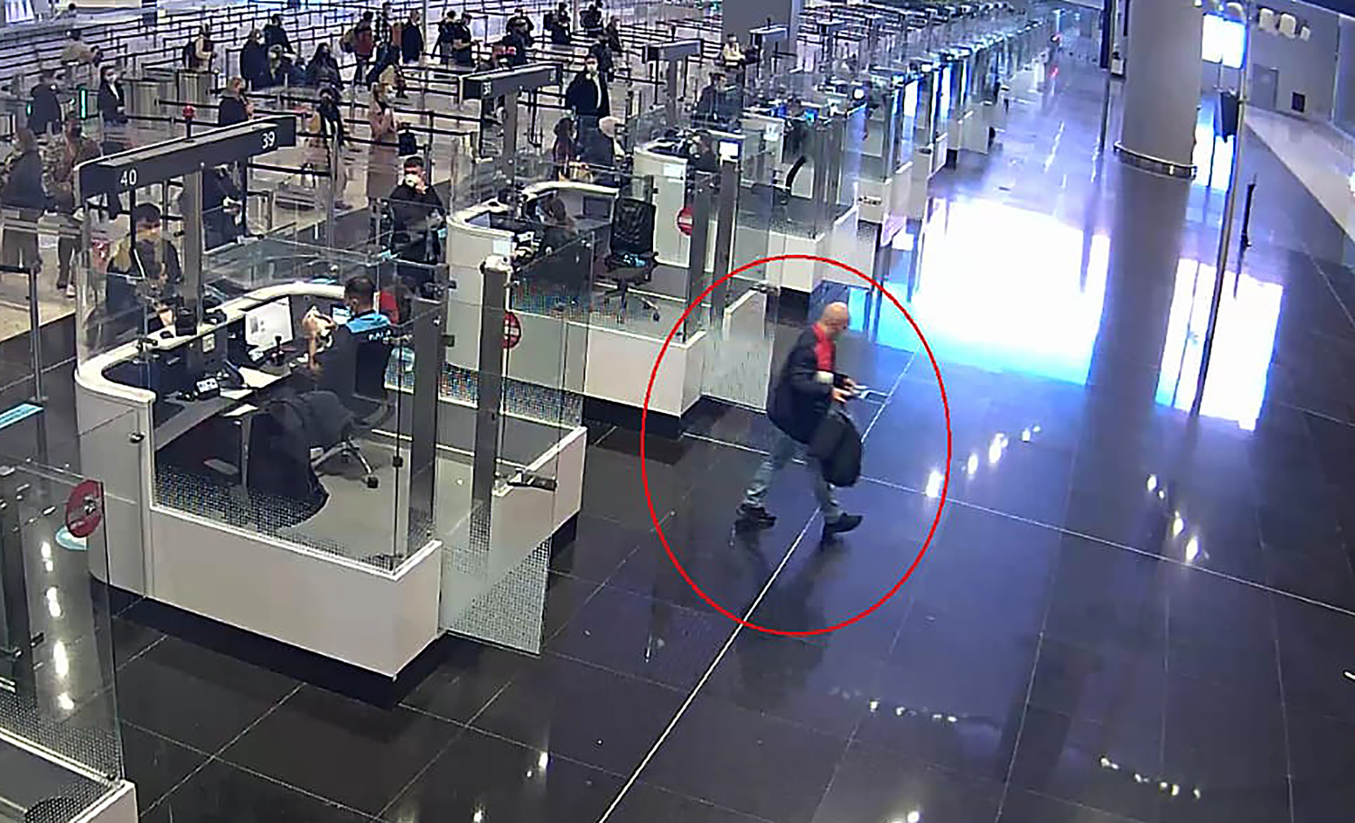 �stanbul Havaliman�'nda 'sahte pasaport' operasyonu