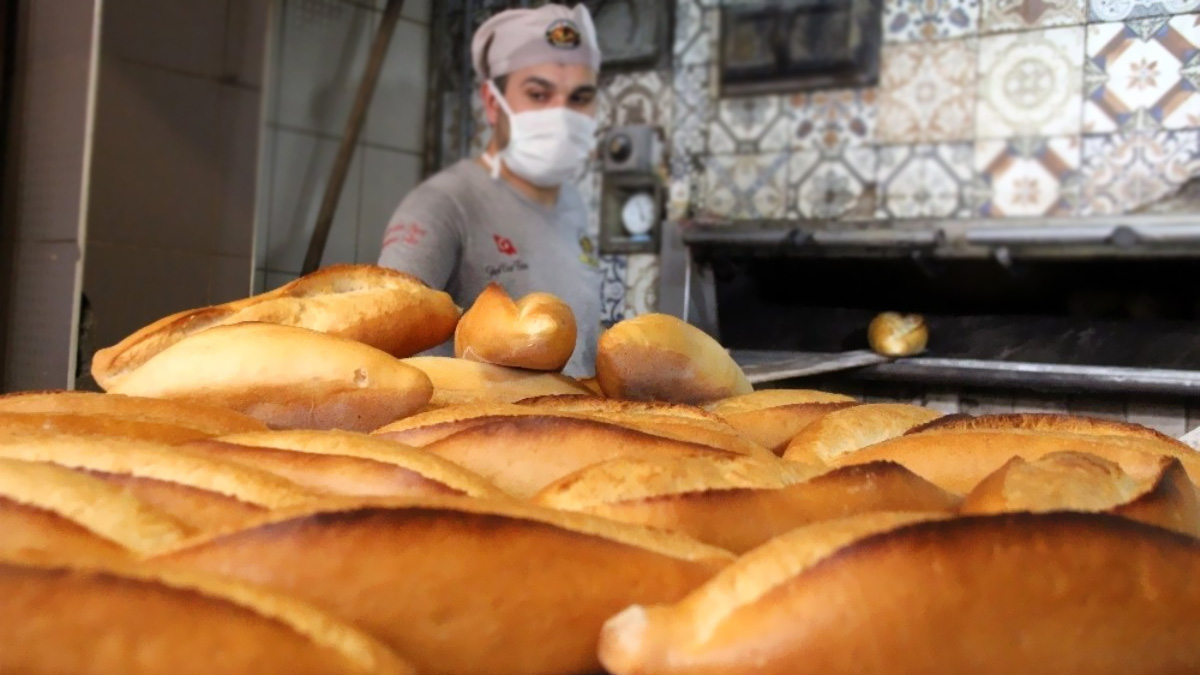 Soka�a ��kma yasa��nda 20 ya� alt� ekmek almaya gidebilir mi?