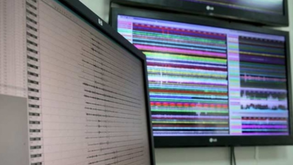 �zmir ve �evresinde hissedilen deprem!