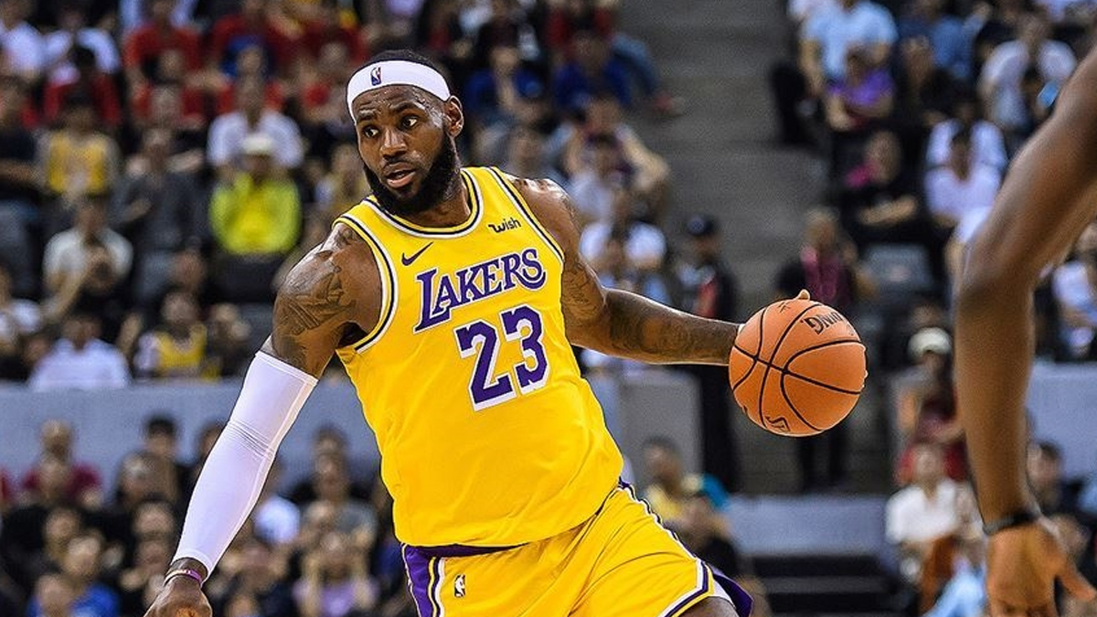 Lakers, LeBron James ve Anthony Davis ile szleme yeniledi