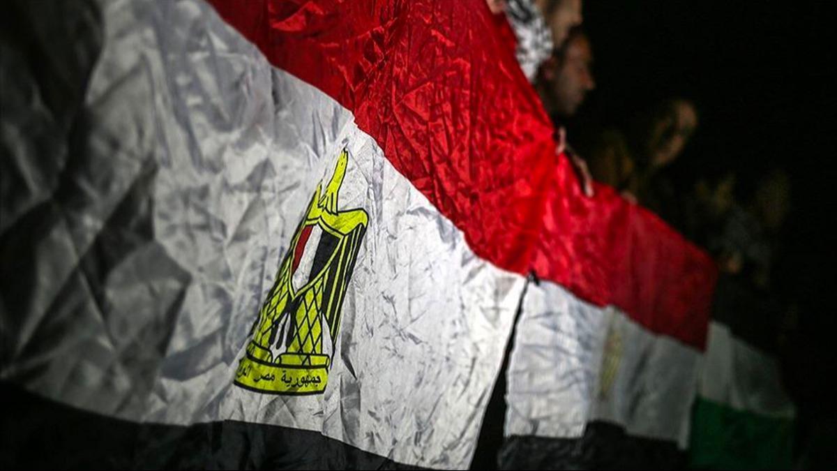 Mursi dnemi alma Bakan'na ''terr finanse etme'' sulamas: 15 gn gzalt karar
