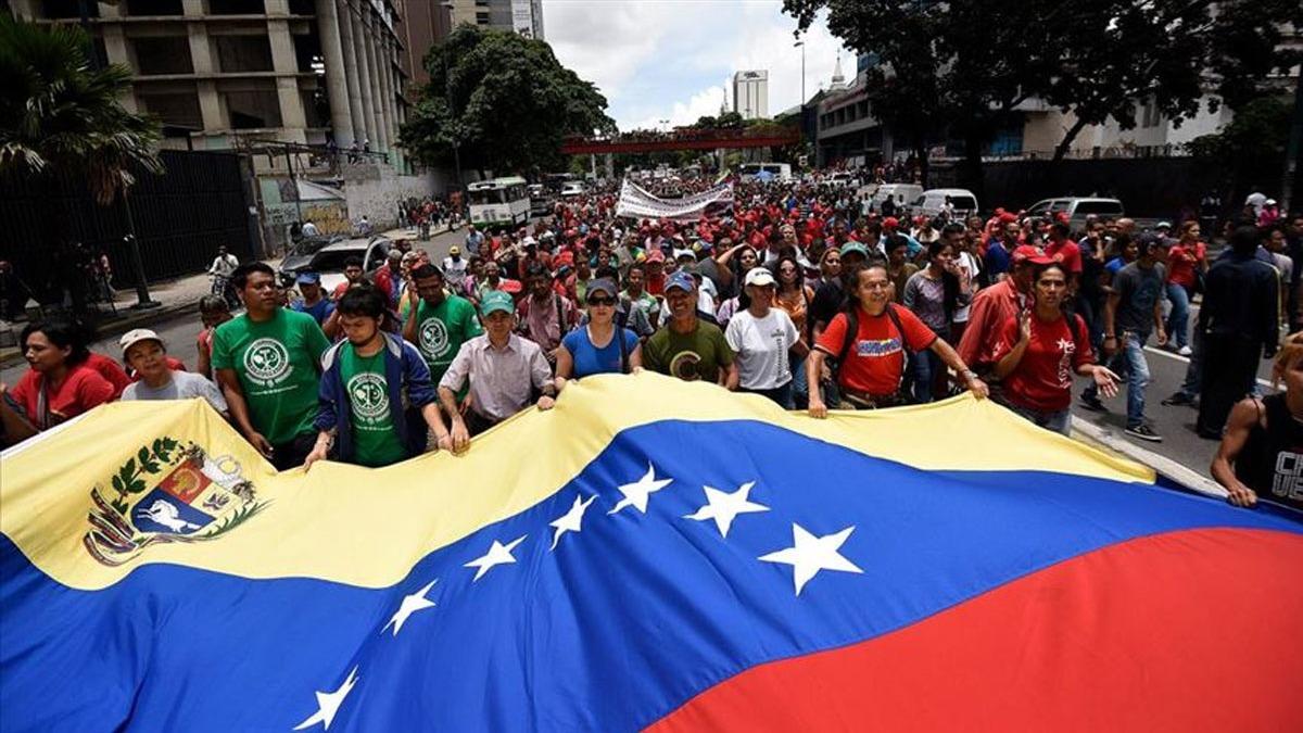 Venezuela'da halk parlamento seimleri iin sandk bana gidiyor