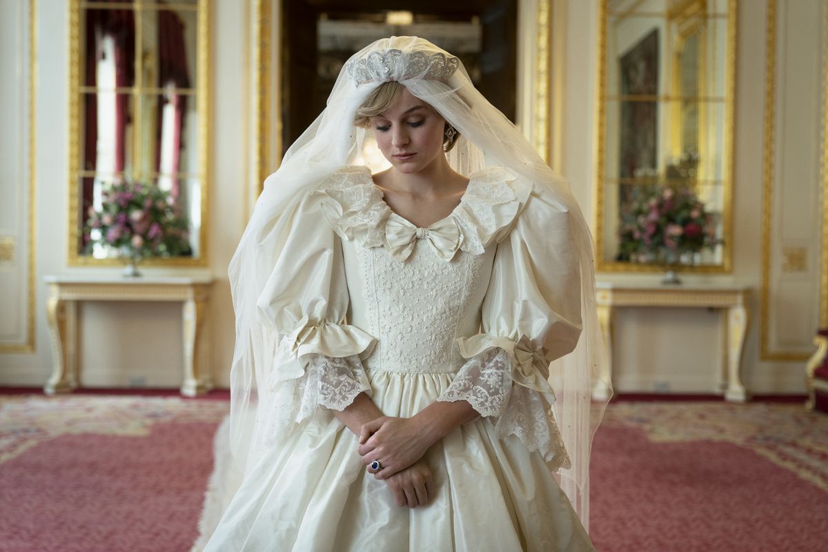 Netflix'ten �ngiliz Kraliyet ailesine 'The Crown' resti: Bu uyar�y� yay�mlamayaca��z