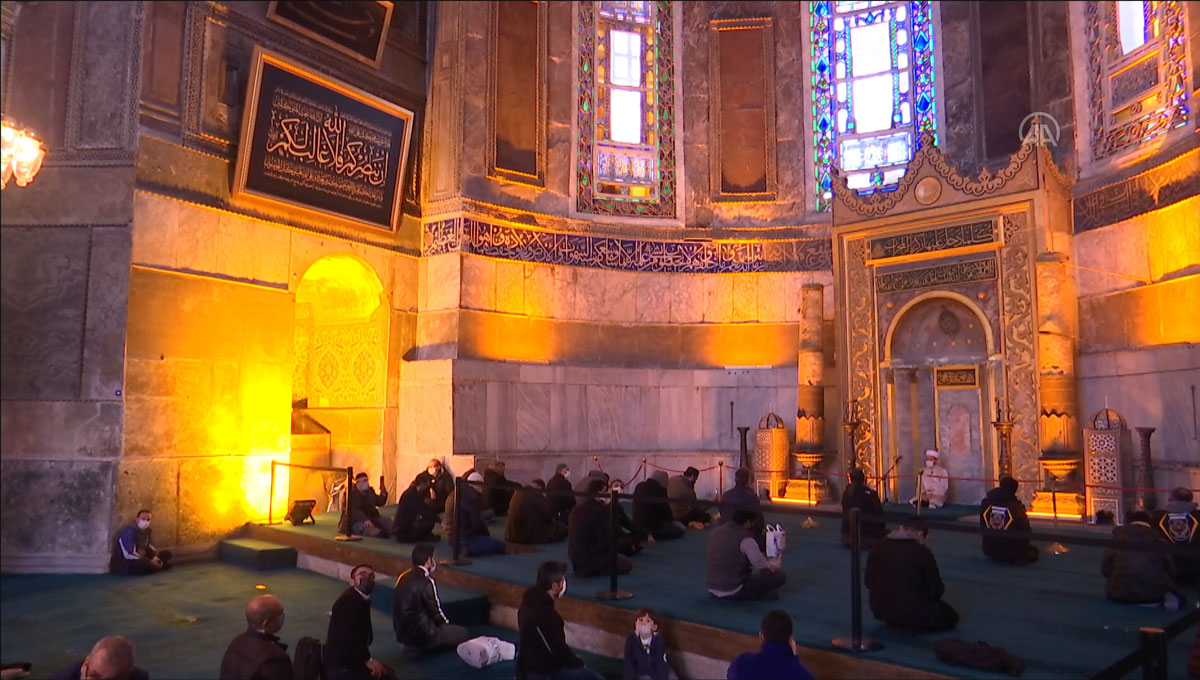 Cumhurba�kan� Erdo�an Ayasofya Camisi'ne ba���lad�