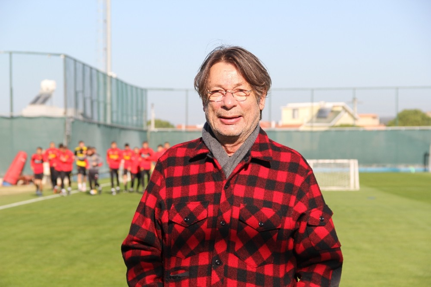 Mehmet Sepil'den depremzedelere destek! 1925 bilet sat�n ald�