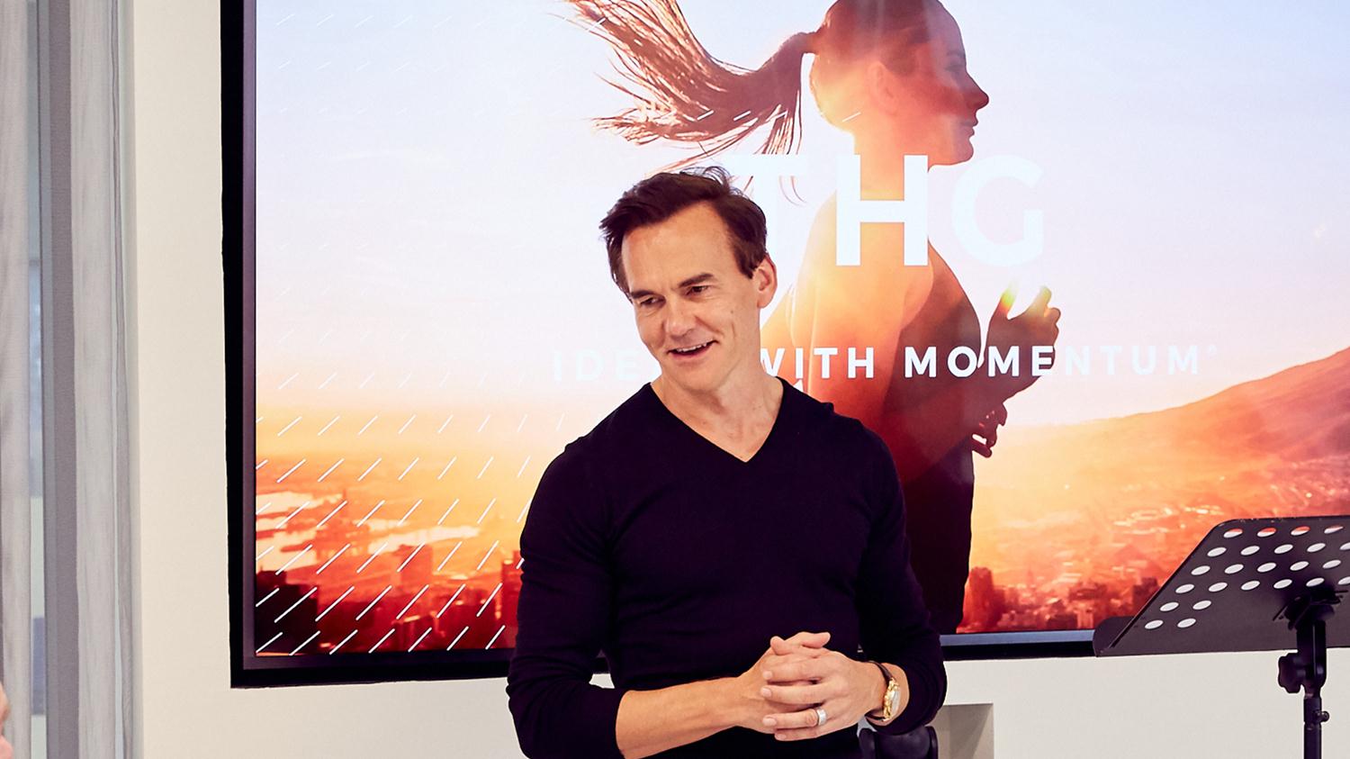 1 milyarl�k hissesini 74 personeline hediye etti