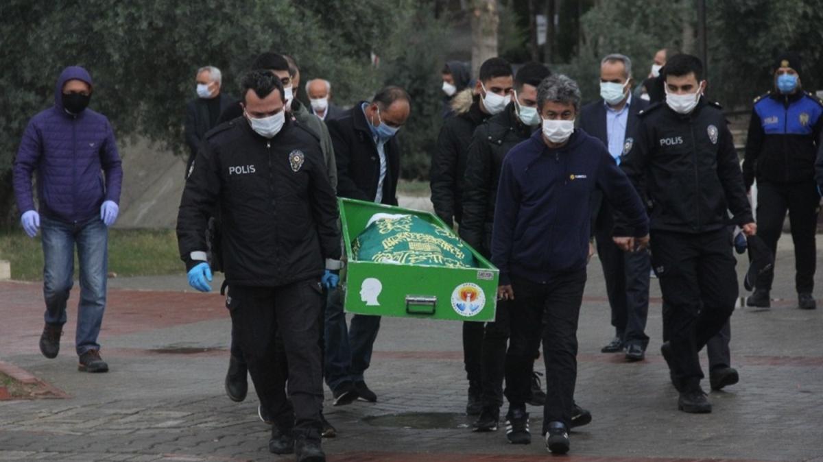 Kanl terr saldrsnda babasn, koronavirs nedeniyle annesini kaybetti