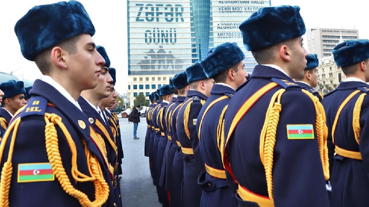 Mehmetik ve Azerbaycan askeri omuz omuza! Bak'de mehter maryla yrdler