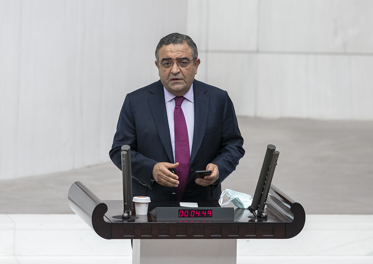 Sezgin Tanr�kulu polisimizi �ehit eden katili savundu