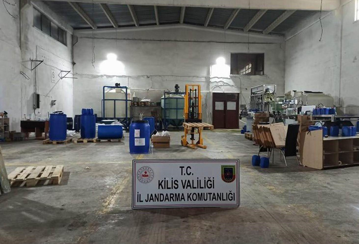 Taklit temizlik malzemesi operasyonunda 15 ton sahte bula��k deterjan� ele ge�irildi