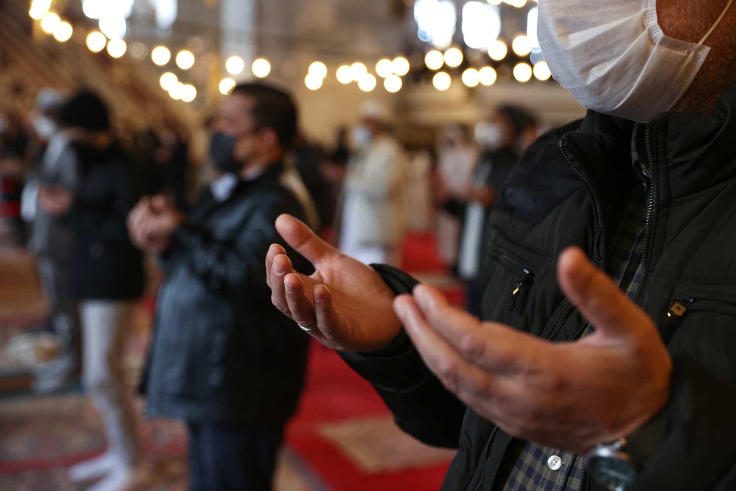 Cuma namaz� sonras� b�t�n camilerde ya�mur i�in dua edildi