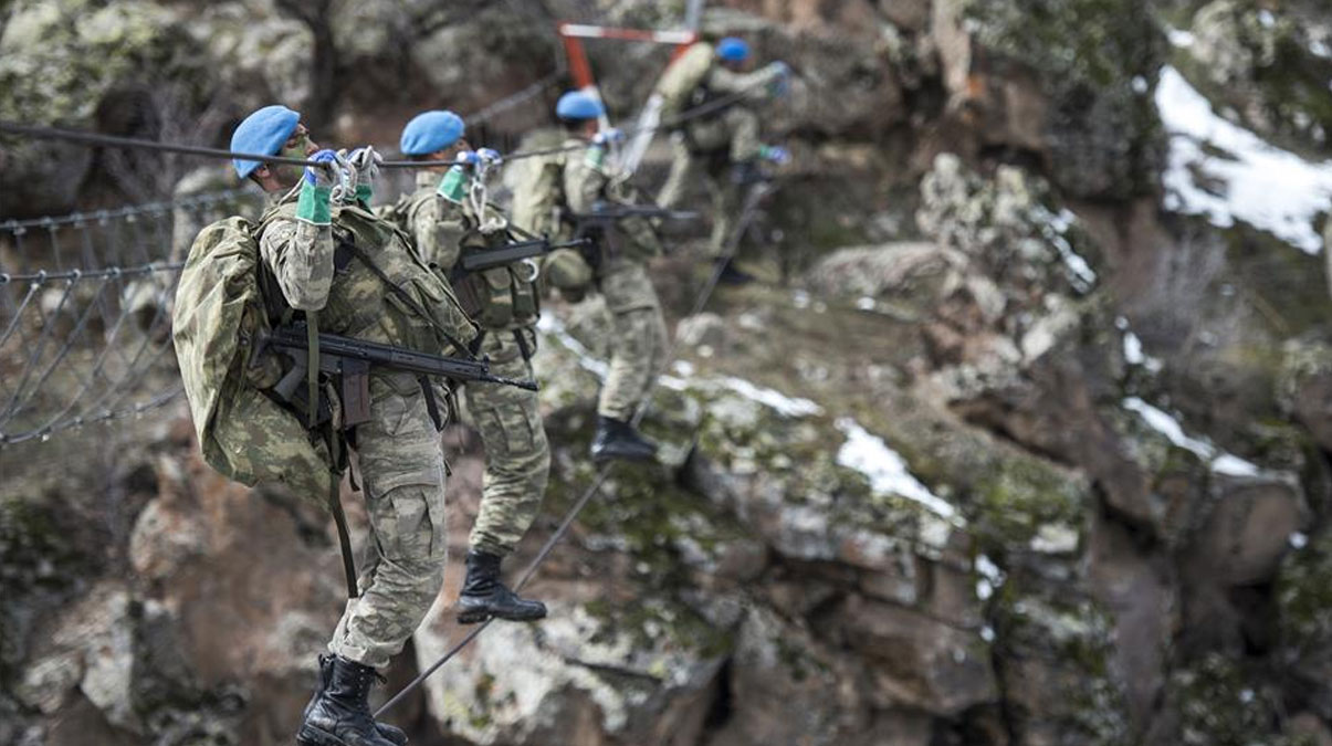 Sivas'ta komandolar operasyonda